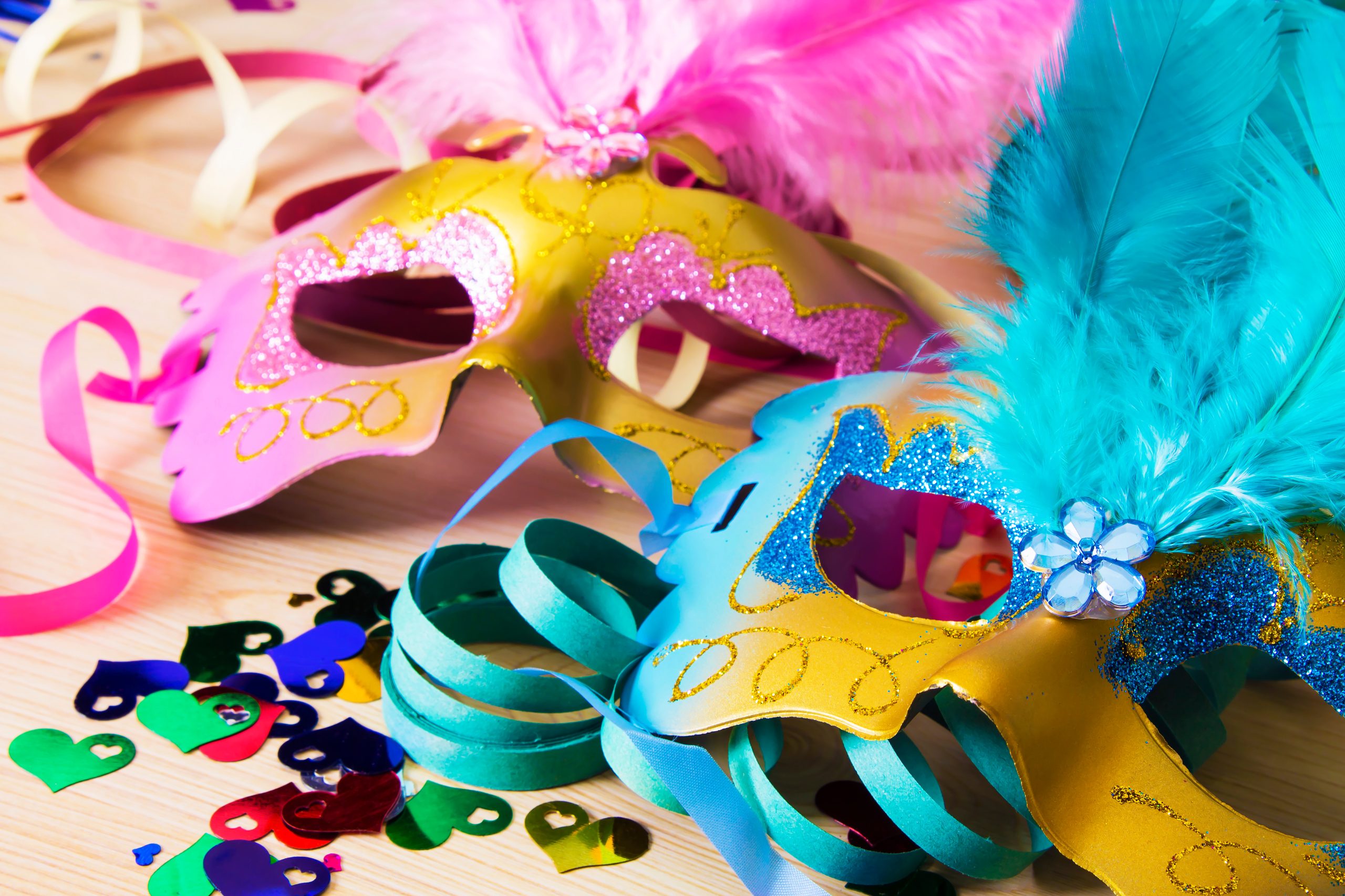 vendas no carnaval: duas máscaras de carnaval