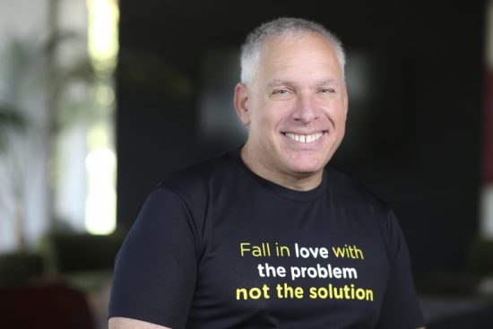 Uri Levine, fundador da Waze, compartilhou histórias e ensinamentos com os colaboradores do Sebrae RS